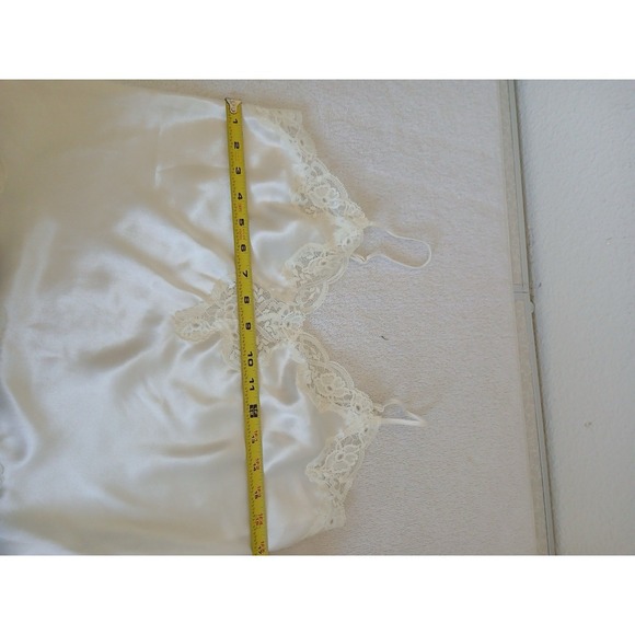 Vintage Victoria's Secret Beige Lace Trim Satin Cami Tank Top Y2K 90's Medium - Picture 11 of 14